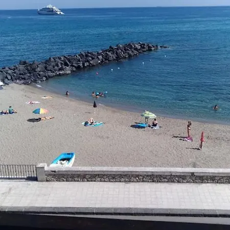 Beachfront Джардини-Наксос