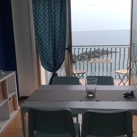 Beachfront Giardini-Naxos